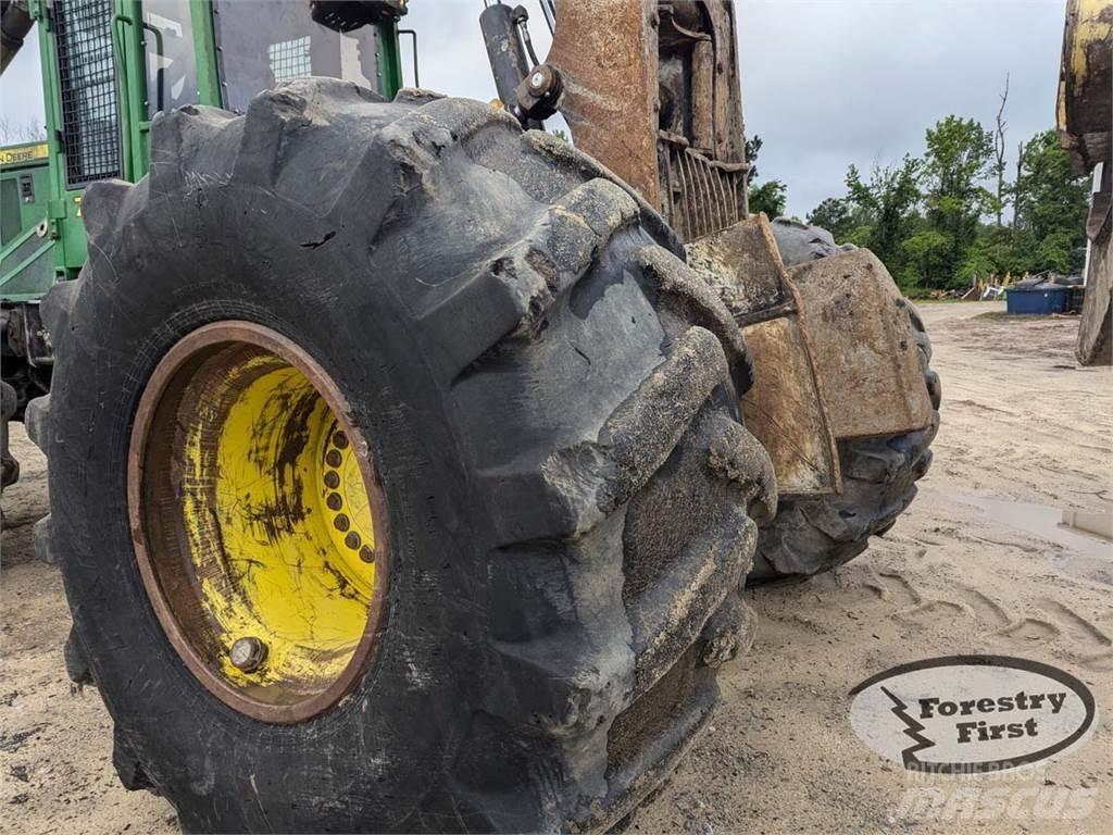 John Deere 748H ساحبات الأشجار