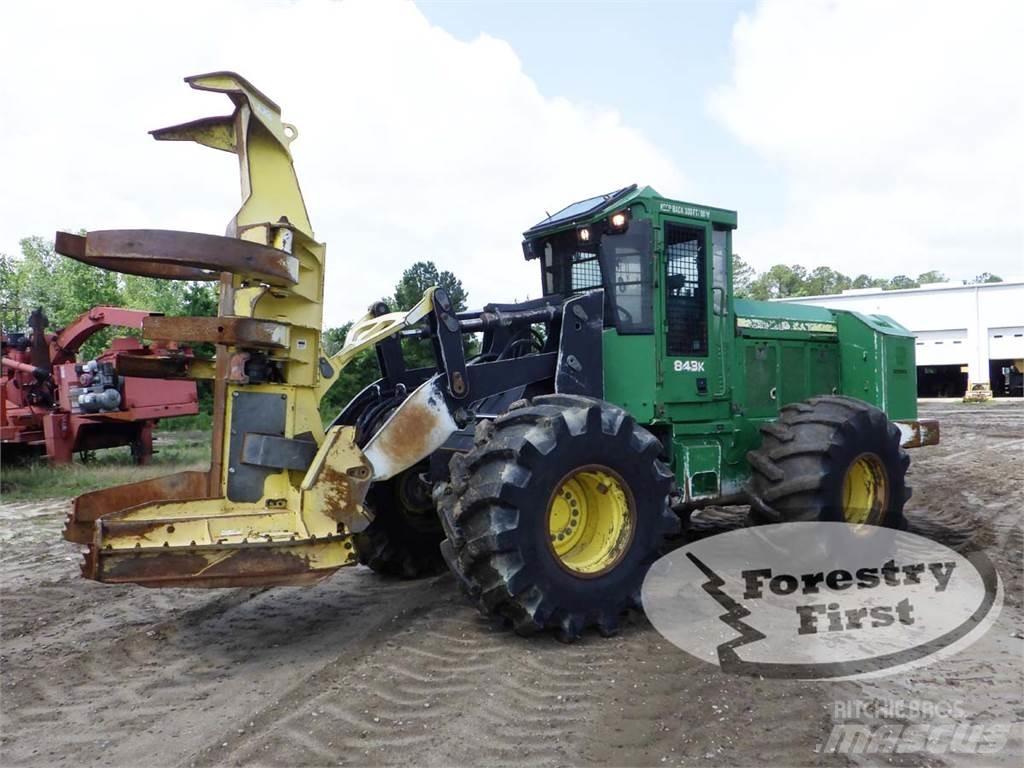 John Deere 843K قاطعات وجامعات الأشجار