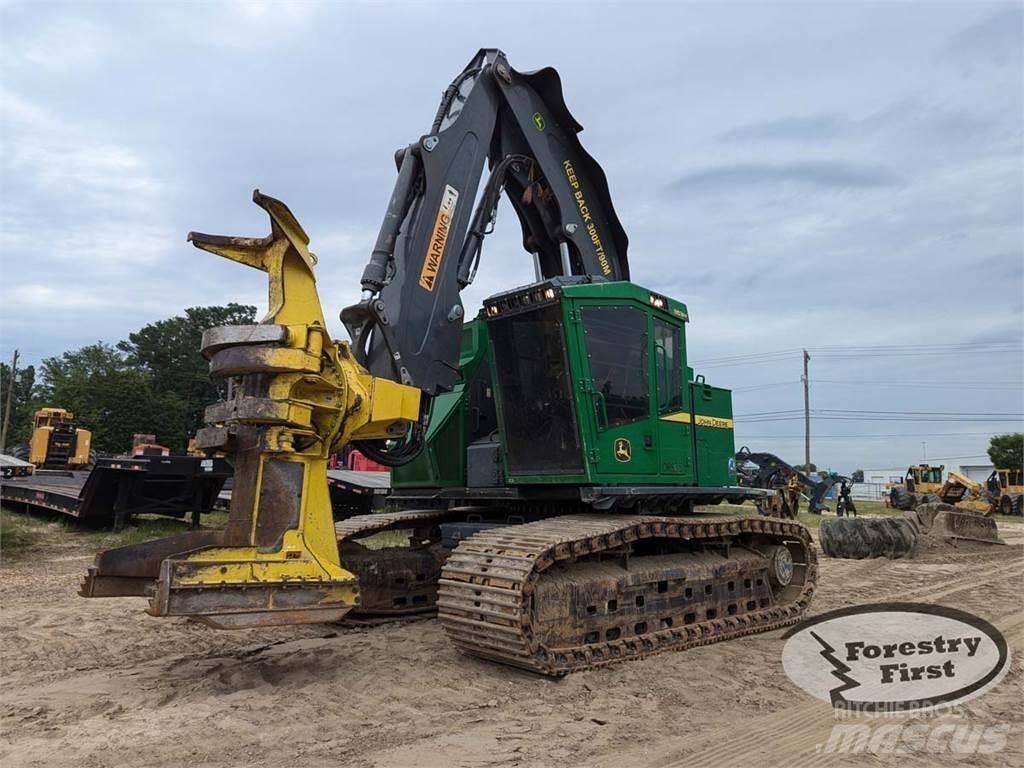 John Deere 853M قاطعات وجامعات الأشجار