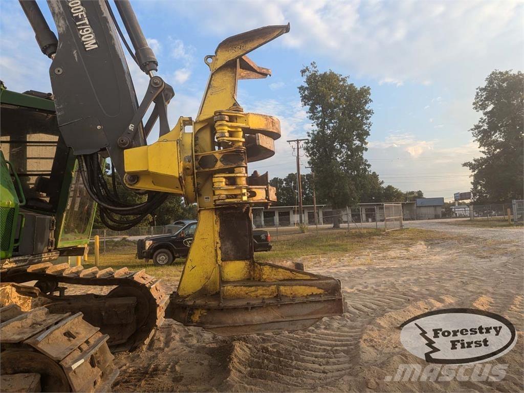 John Deere 853M قاطعات وجامعات الأشجار