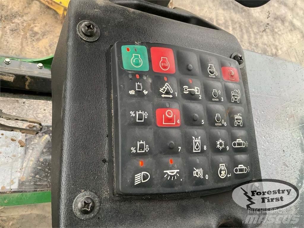 John Deere 859M قاطعات وجامعات الأشجار
