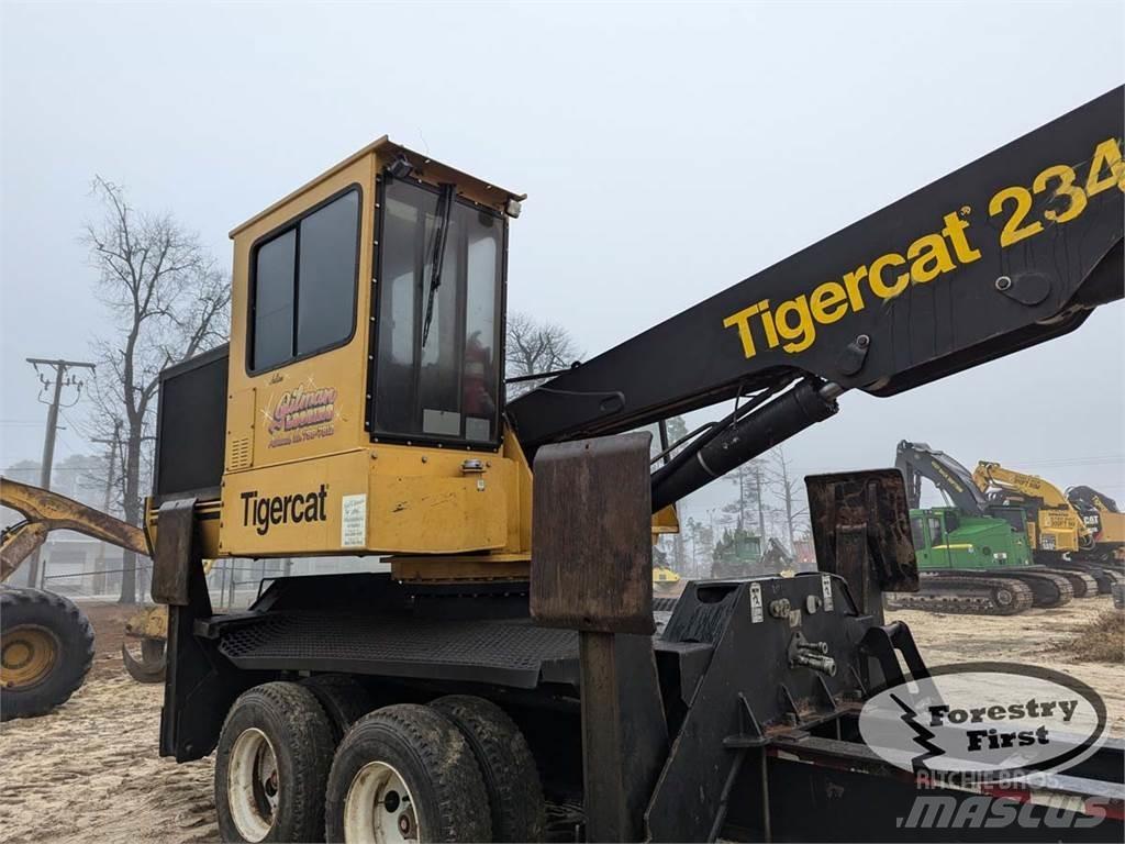 Tigercat 234 لوادر بذراع مفصلي