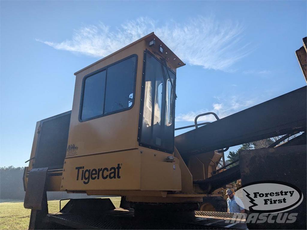 Tigercat 234B لوادر بذراع مفصلي