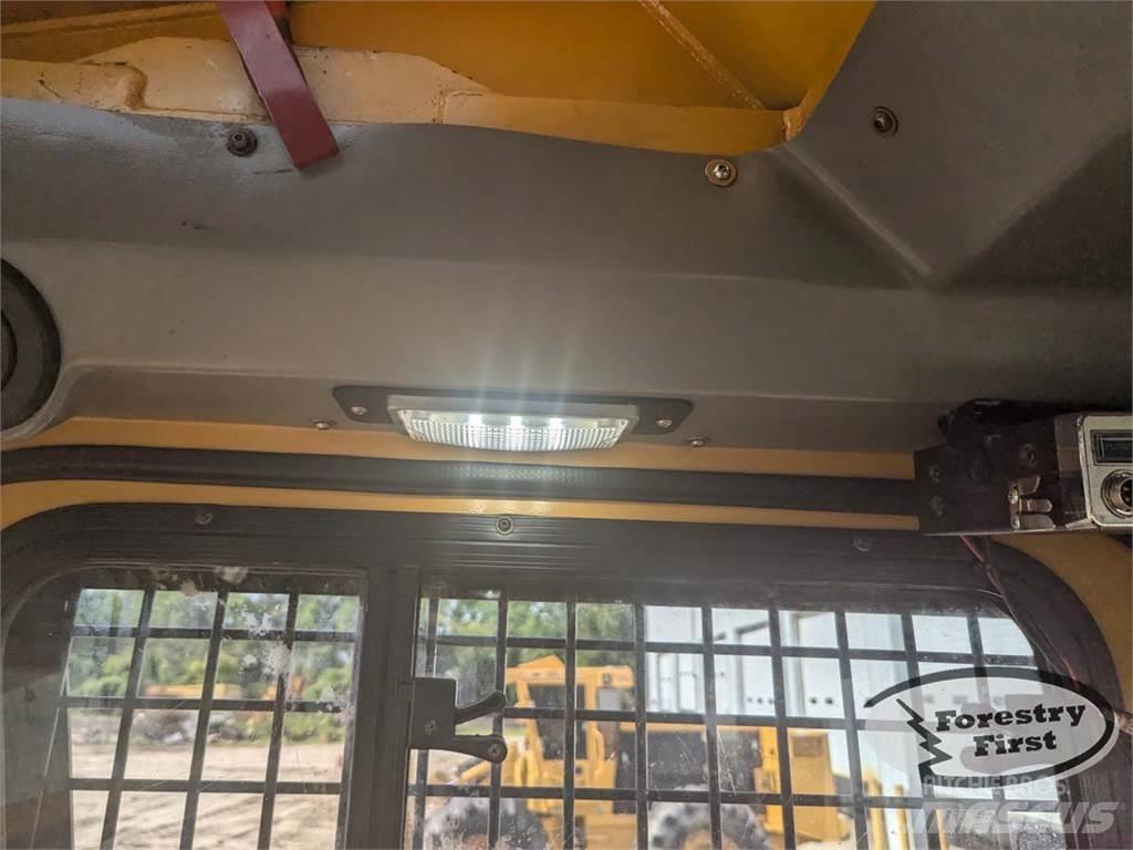 Tigercat 720G قاطعات وجامعات الأشجار