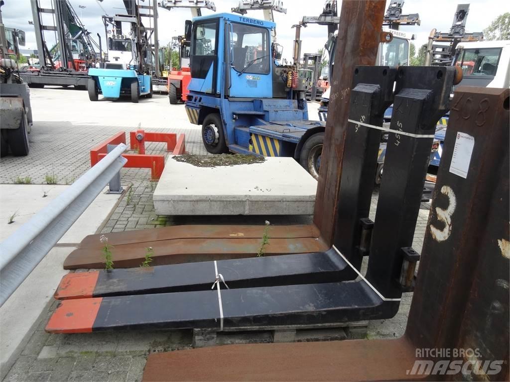 Kalmar DCG330-12 شاحنات الديزل