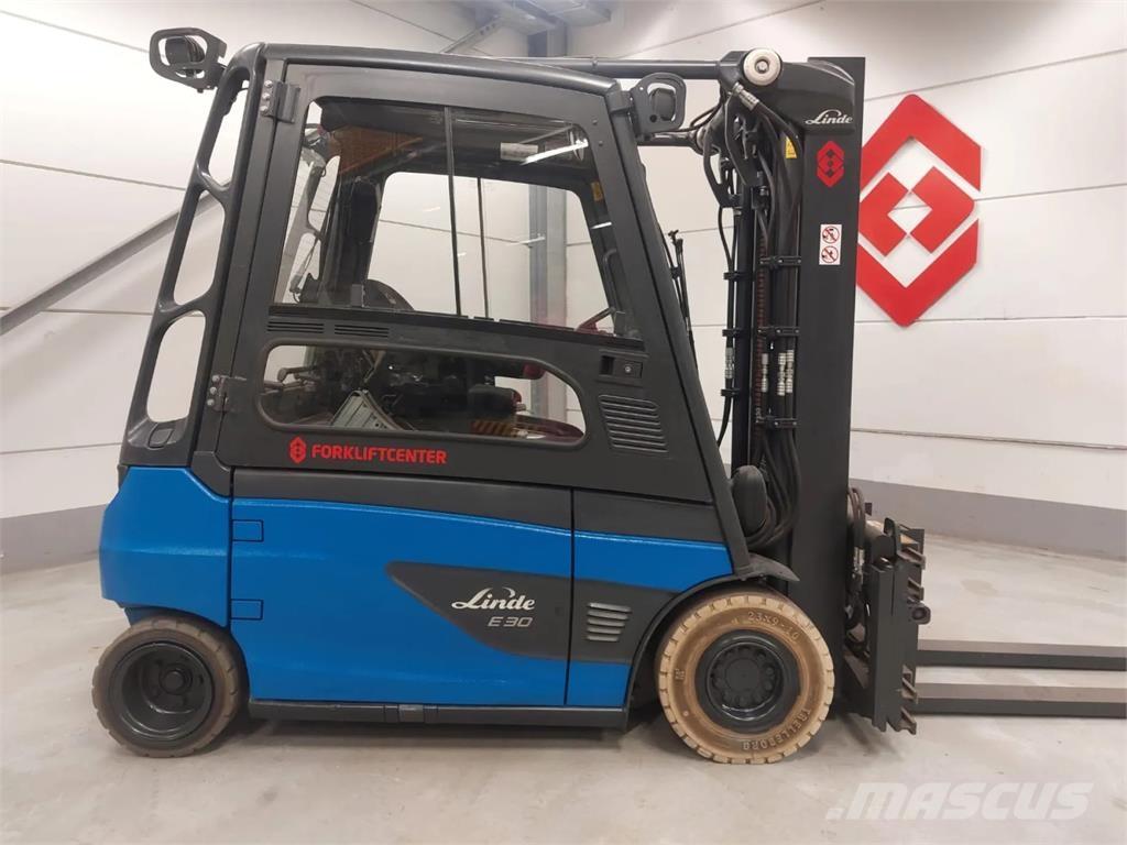 Linde E30L-01 شاحنات ذات رافعات شوكية تعمل بالكهرباء