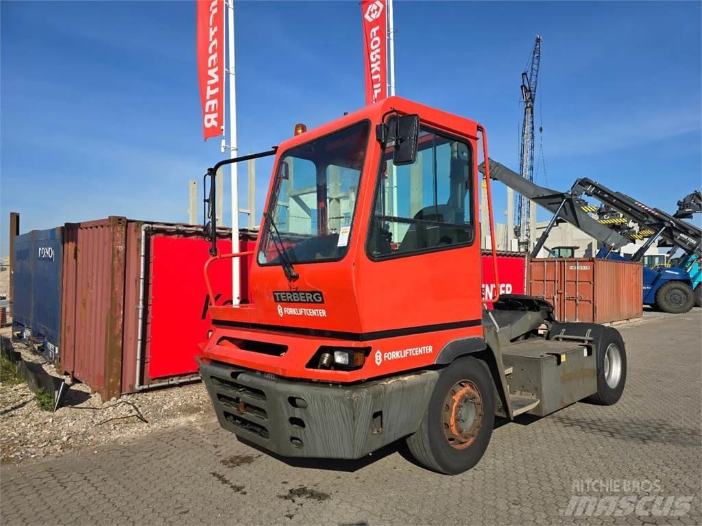 Terberg YT182 جرارات صالات المطارات