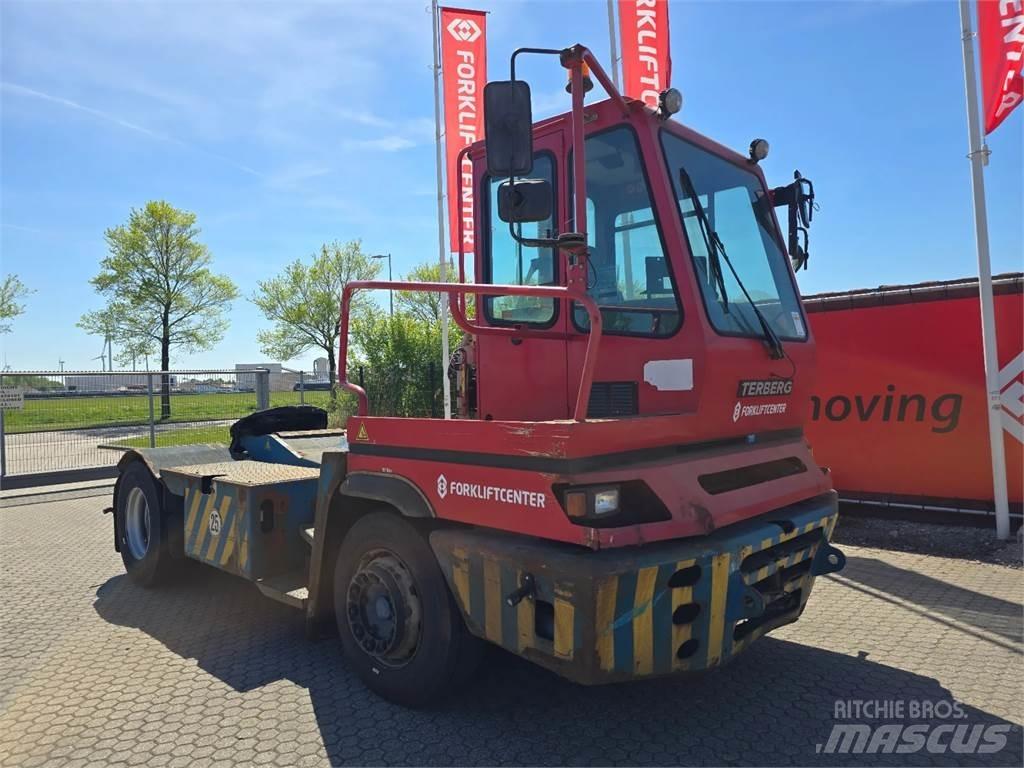 Terberg YT222 جرارات صالات المطارات