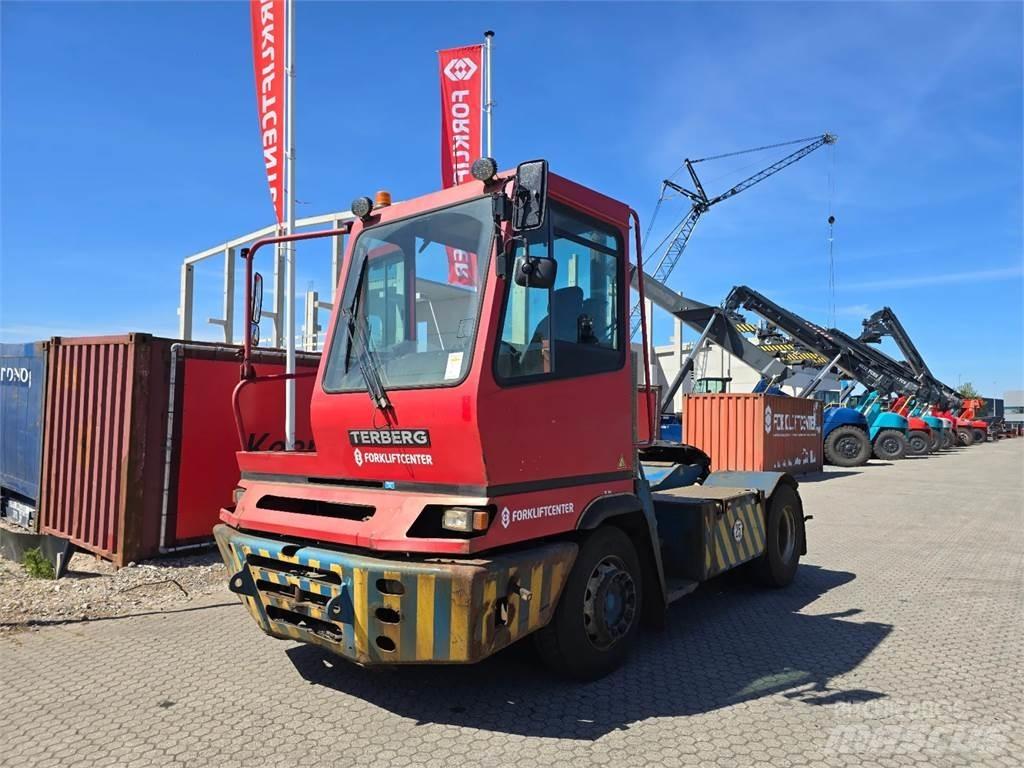 Terberg YT222 جرارات صالات المطارات