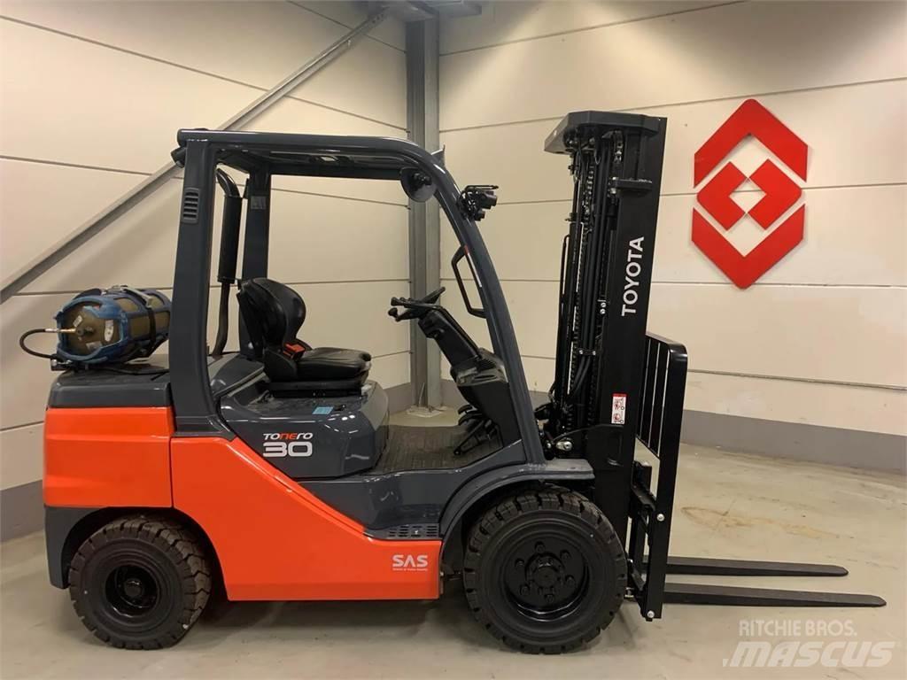 Toyota 02-8FGF30 شاحنات LPG