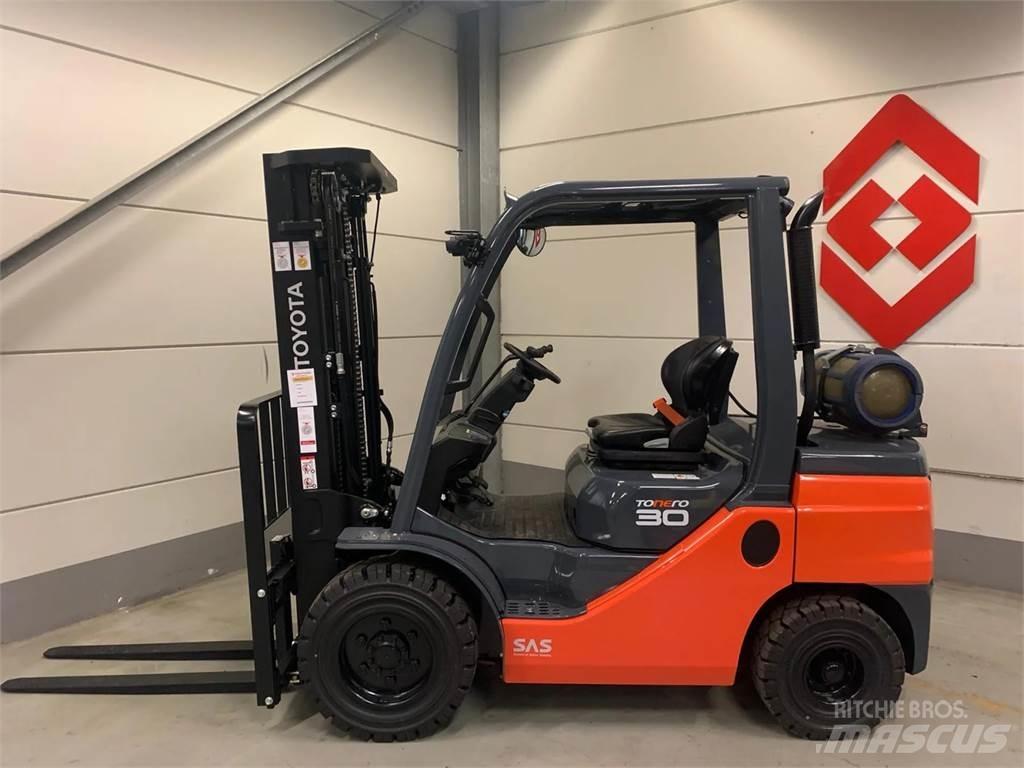 Toyota 02-8FGF30 شاحنات LPG