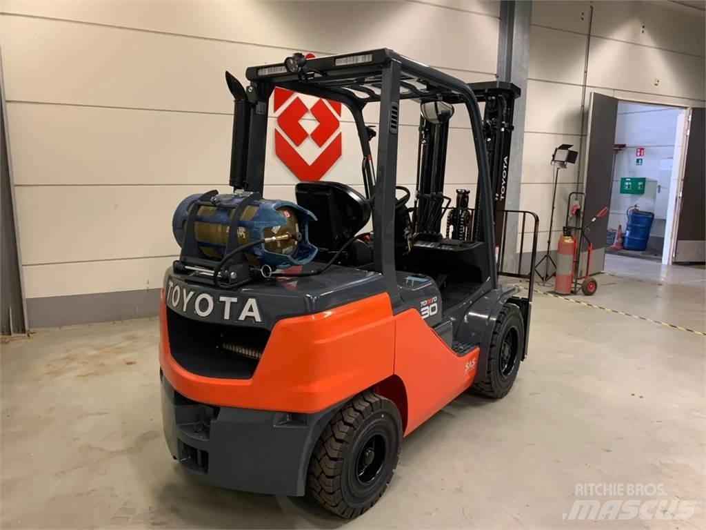 Toyota 02-8FGF30 شاحنات LPG
