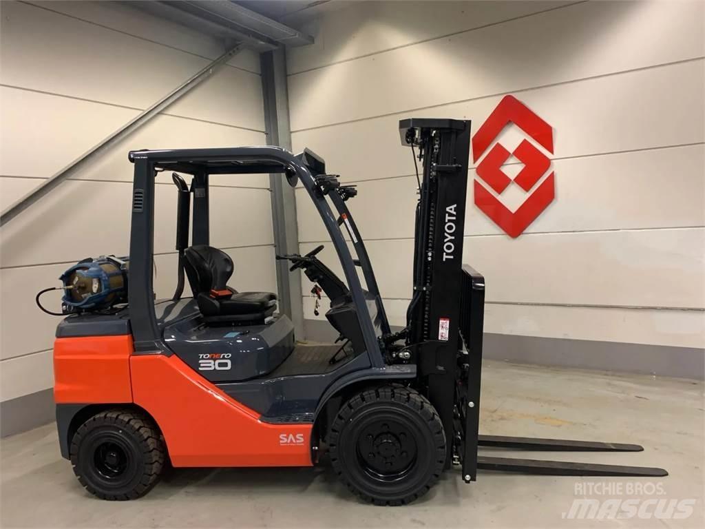 Toyota 02-8FGF30 شاحنات LPG