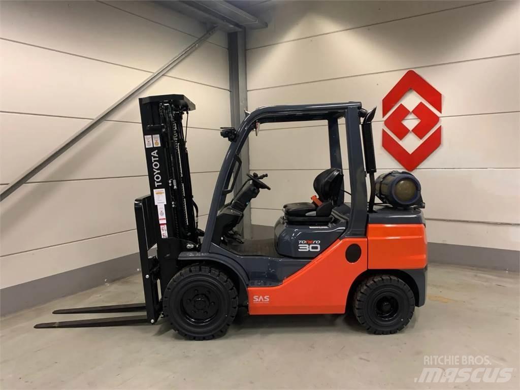 Toyota 02-8FGF30 شاحنات LPG