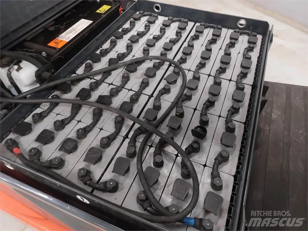 Toyota 8FBMKT25 شاحنات ذات رافعات شوكية تعمل بالكهرباء