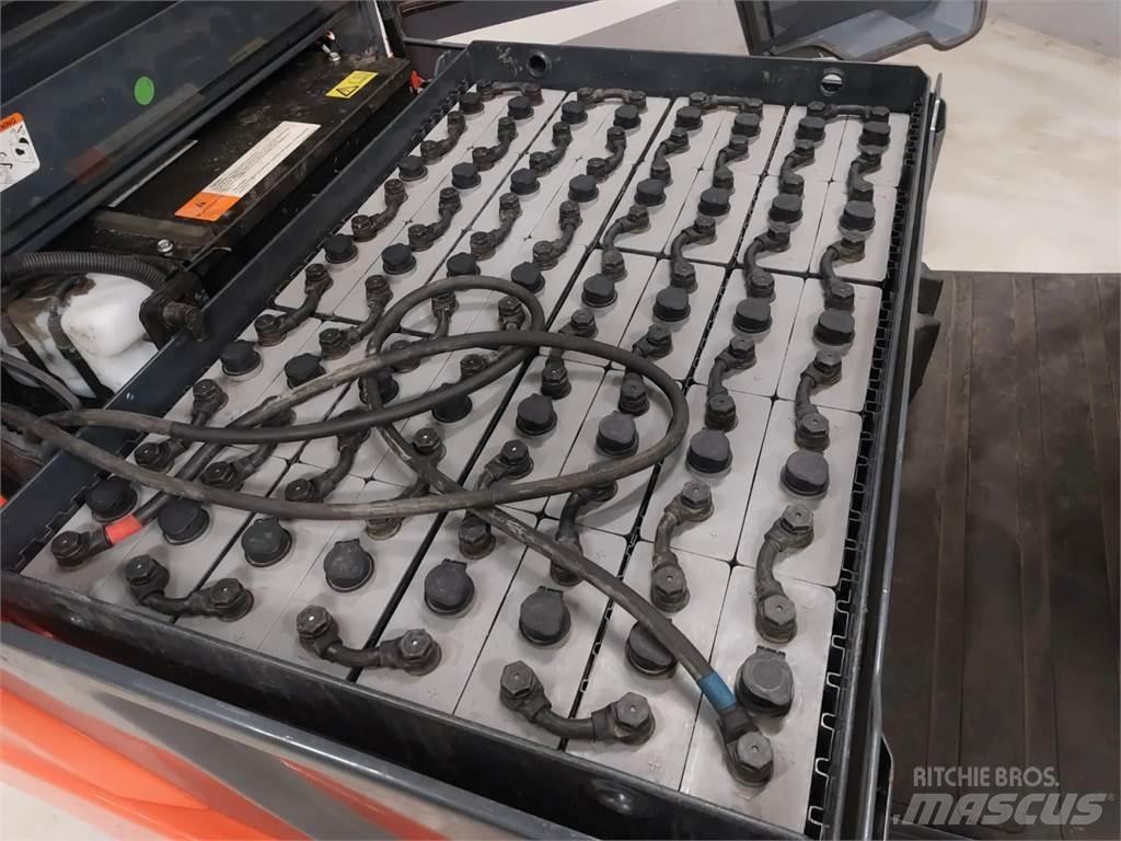 Toyota 8FBMKT25 شاحنات ذات رافعات شوكية تعمل بالكهرباء