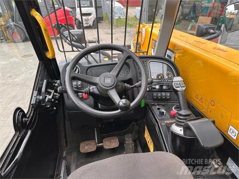 JCB 525-60 مناولات متداخلة