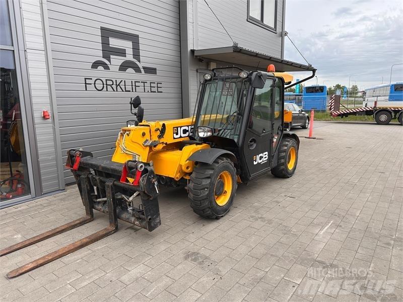JCB 525-60 مناولات متداخلة