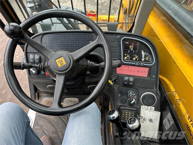 JCB 535-95 مناولات متداخلة