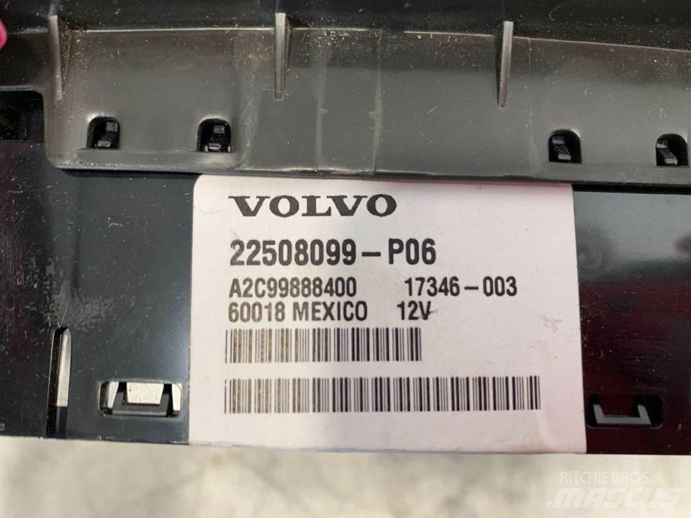 Volvo VNL إلكترونيات