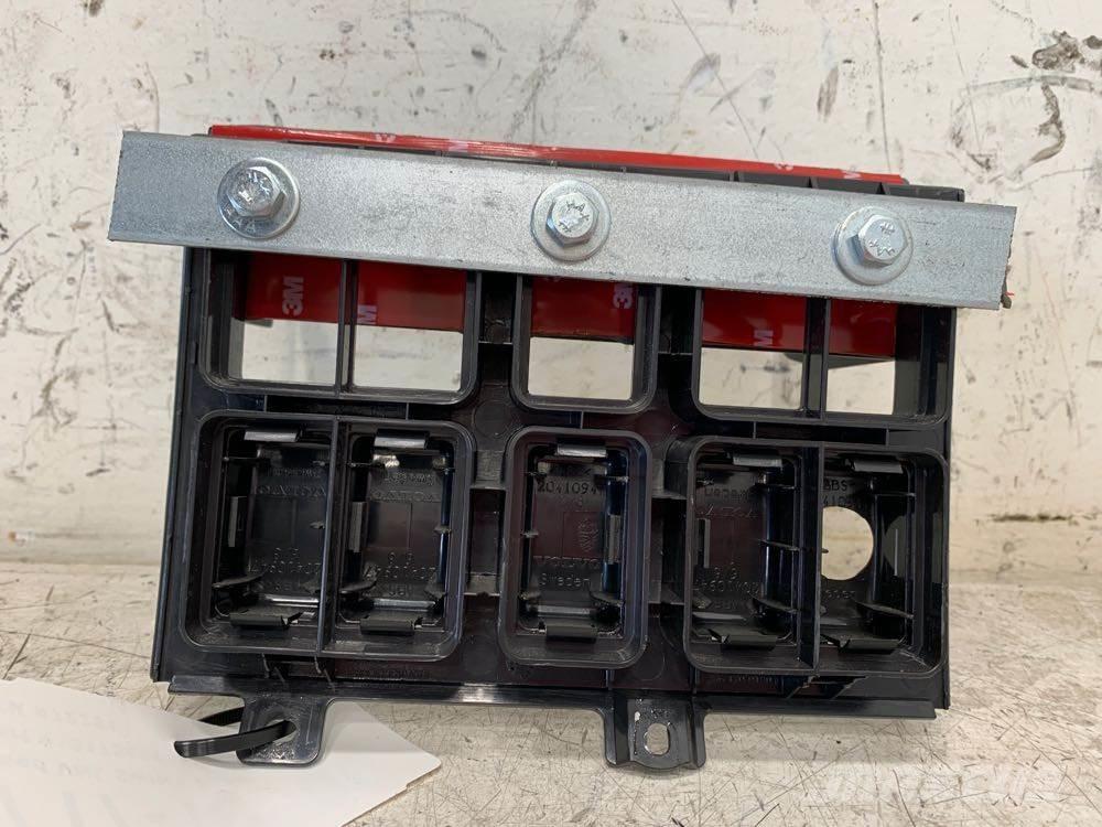 Volvo VNL إلكترونيات