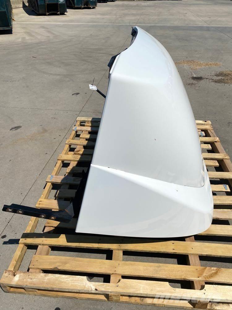 Volvo VNR كابينة والداخلية