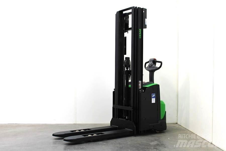 Cesab S 212 L / 450 معدات التكديس الجوالة