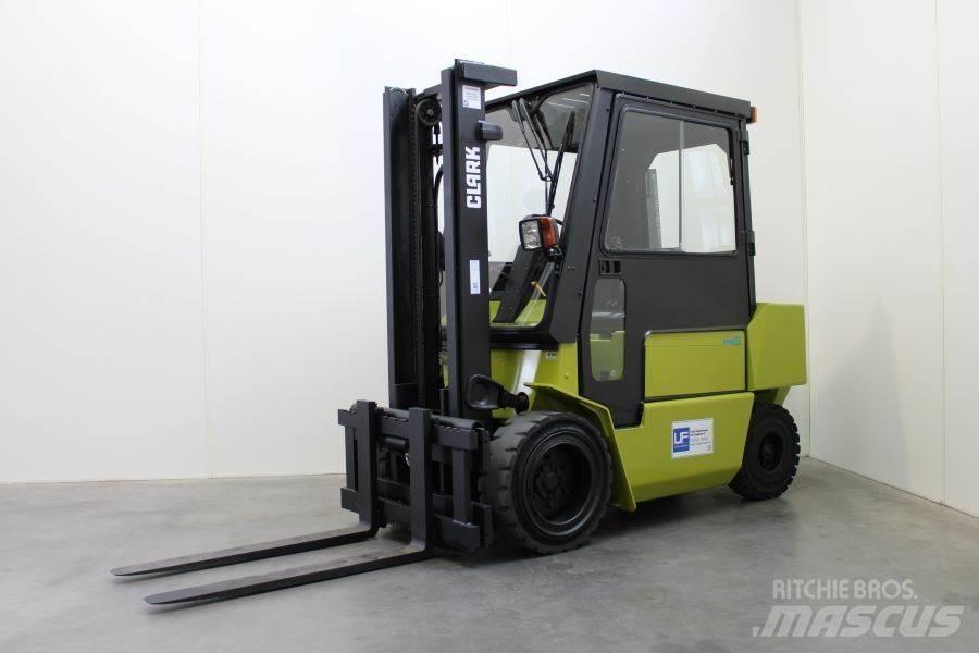 Clark DPM 30 شاحنات الديزل