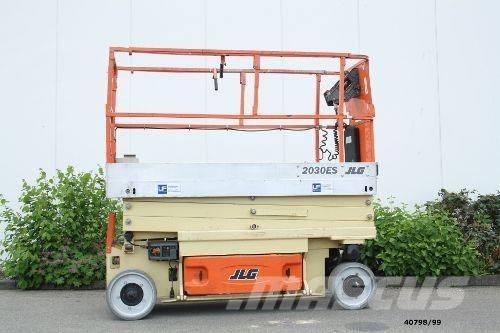 JLG 2030 ES رافعات مقصية الشكل