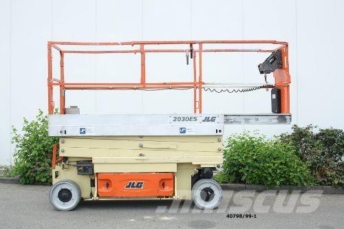 JLG 2030 ES رافعات مقصية الشكل