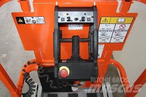 JLG 2030 ES رافعات مقصية الشكل