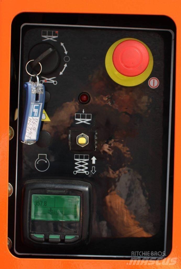 JLG ERT-4769 رافعات مقصية الشكل