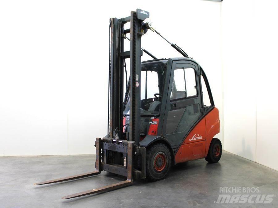 Linde H 25 D شاحنات الديزل