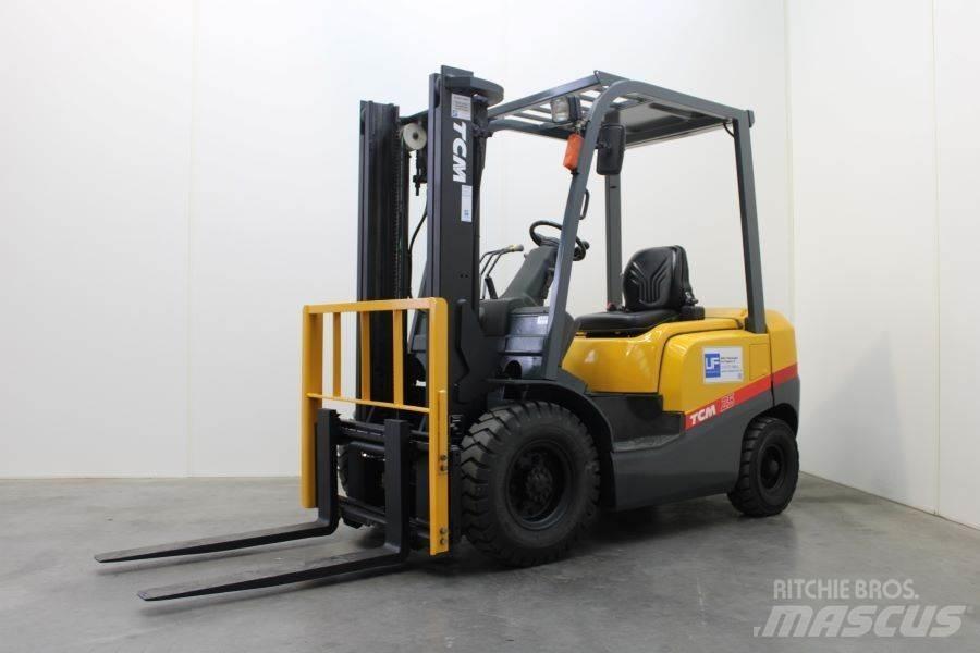 TCM FD 25 T 3 شاحنات الديزل