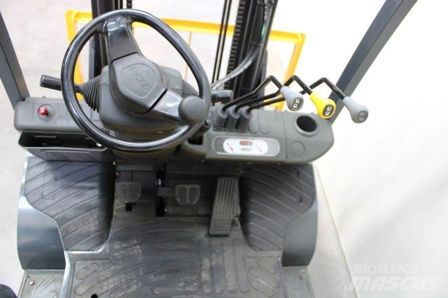 TCM FD 25 T 3 شاحنات الديزل