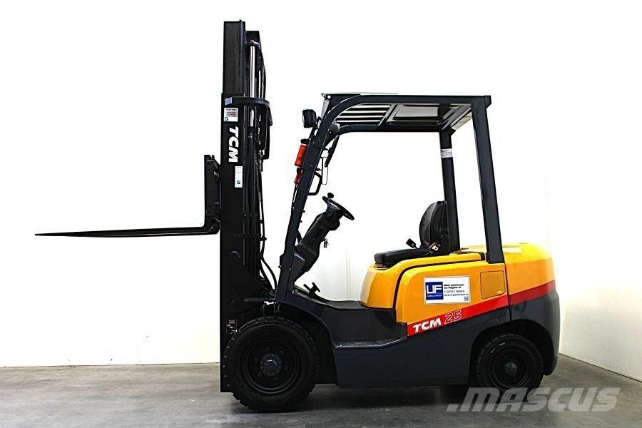 TCM FD 25 T 3 شاحنات الديزل