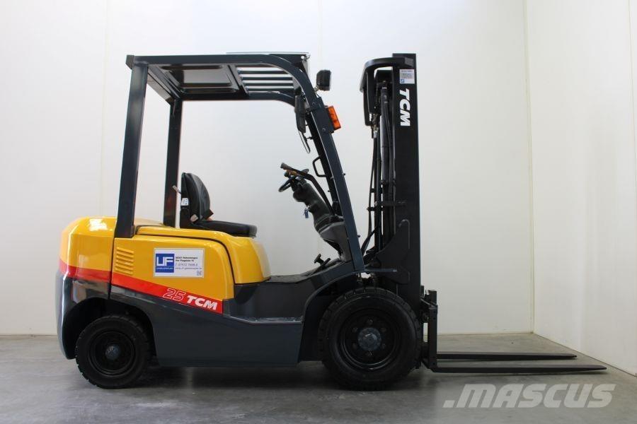 TCM FD 25 T 3 شاحنات الديزل