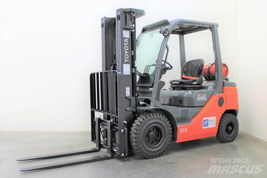 Toyota 02-8FGF25 شاحنات LPG