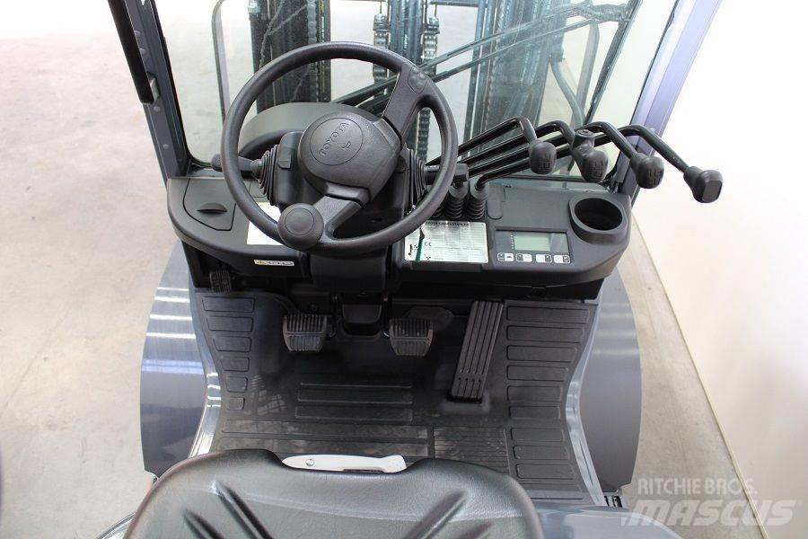 Toyota 02-8FGF25 شاحنات LPG