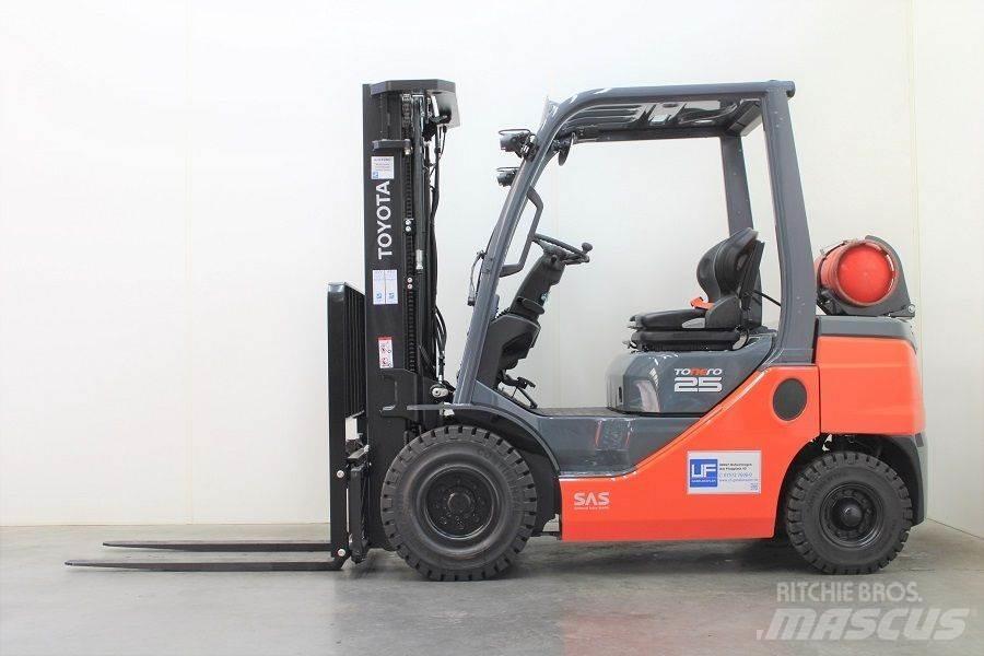 Toyota 02-8FGF25 شاحنات LPG