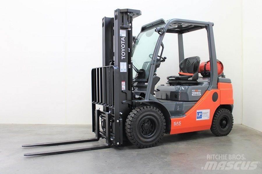 Toyota 02-8FGF25 شاحنات LPG