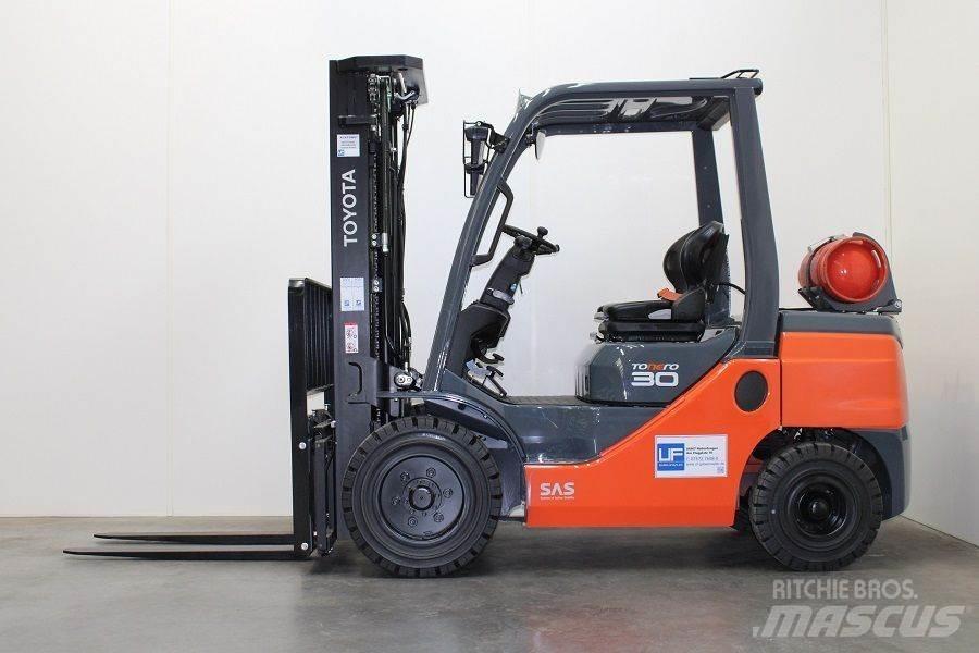 Toyota 02-8FGF30 شاحنات LPG