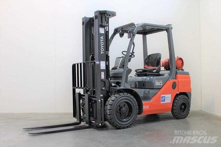 Toyota 02-8FGF30 شاحنات LPG