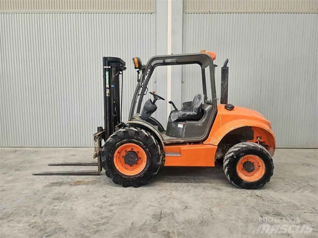 Ausa C250H شاحنات الطرق الوعرة
