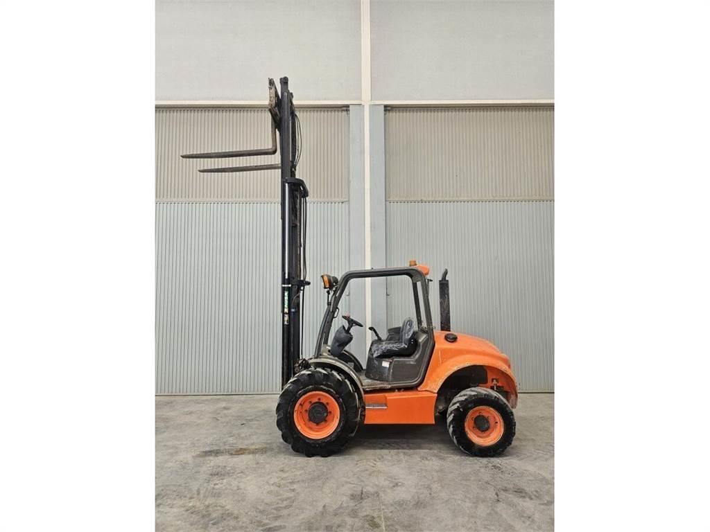 Ausa C250H شاحنات الطرق الوعرة