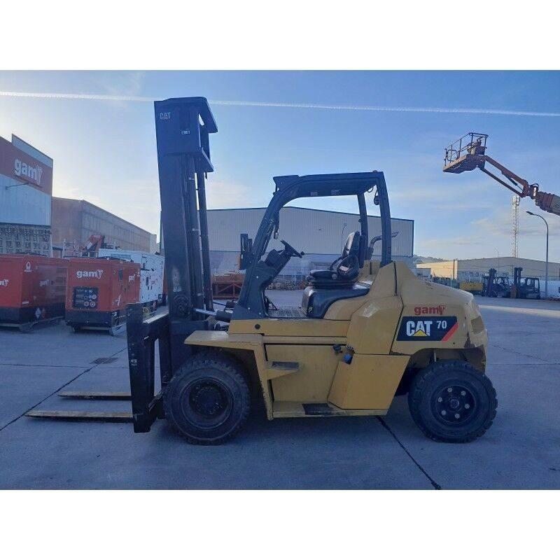 CAT DP70N1 شاحنات الديزل