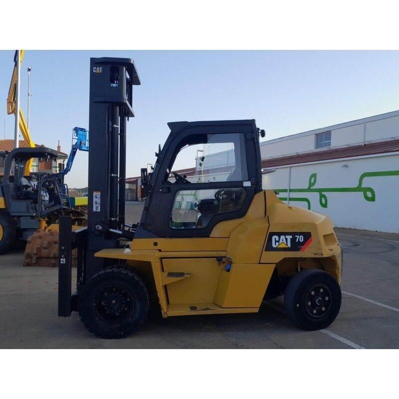 CAT DP70N1 شاحنات الطرق الوعرة