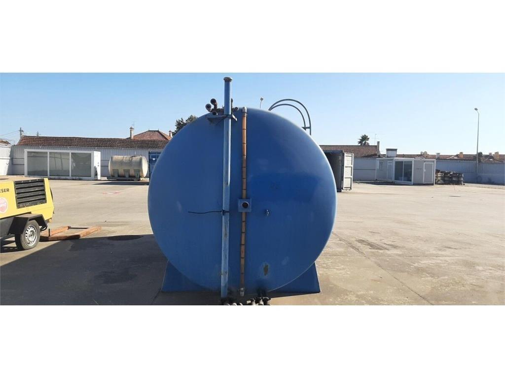  HENRIQUES Fuel and additive tanks