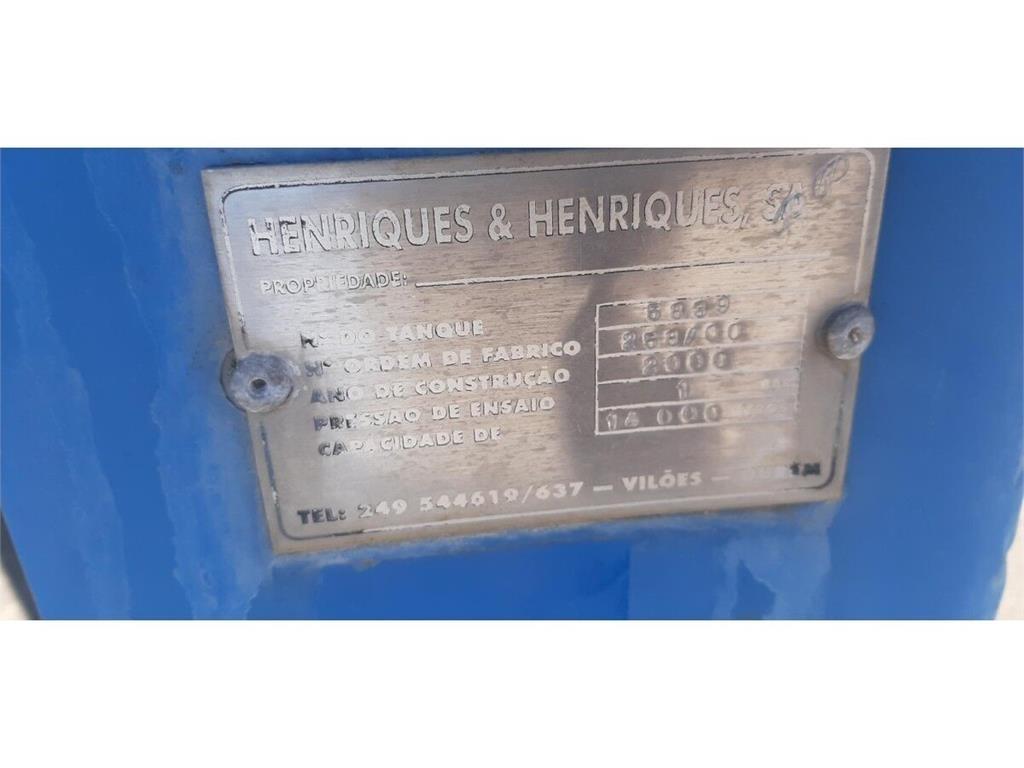  HENRIQUES Fuel and additive tanks