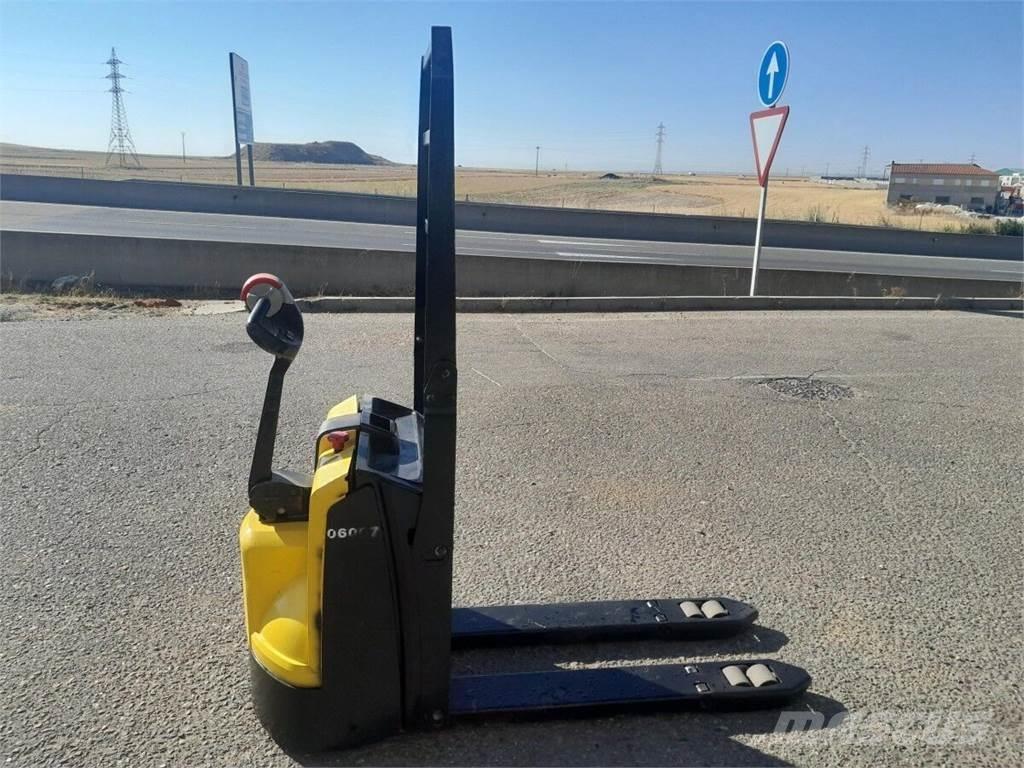 Hyster P1.6 معدات الرفع منخفض المستوى